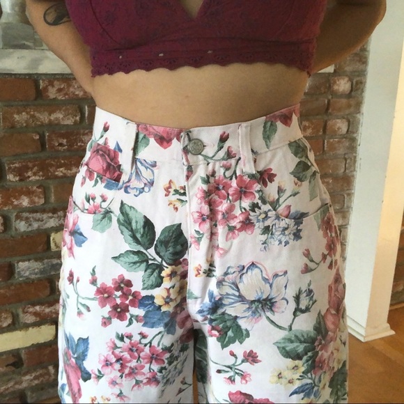 SOLD 1990s Floral Pastel Sweet Romantic Bermuda Shorts by Partners Mervyns - Picture 4 of 5